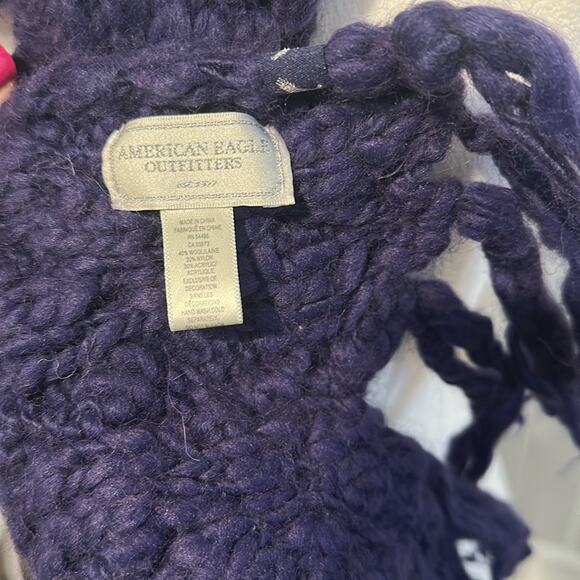 American Eagle Outfitters Wool Blend Chunky Knit Scarf and Fingerless Gloves - Picture 6 of 9